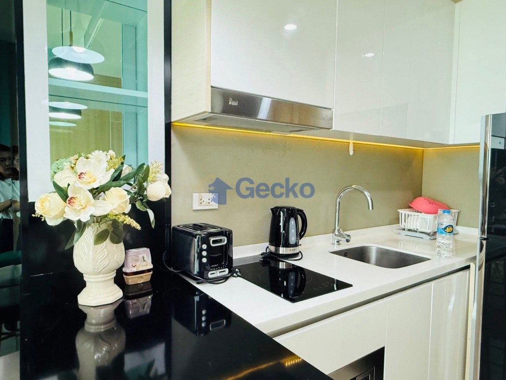 1 Bedroom Condo in The Riviera Jomtien Jomtien C013609 (Photo 4)
