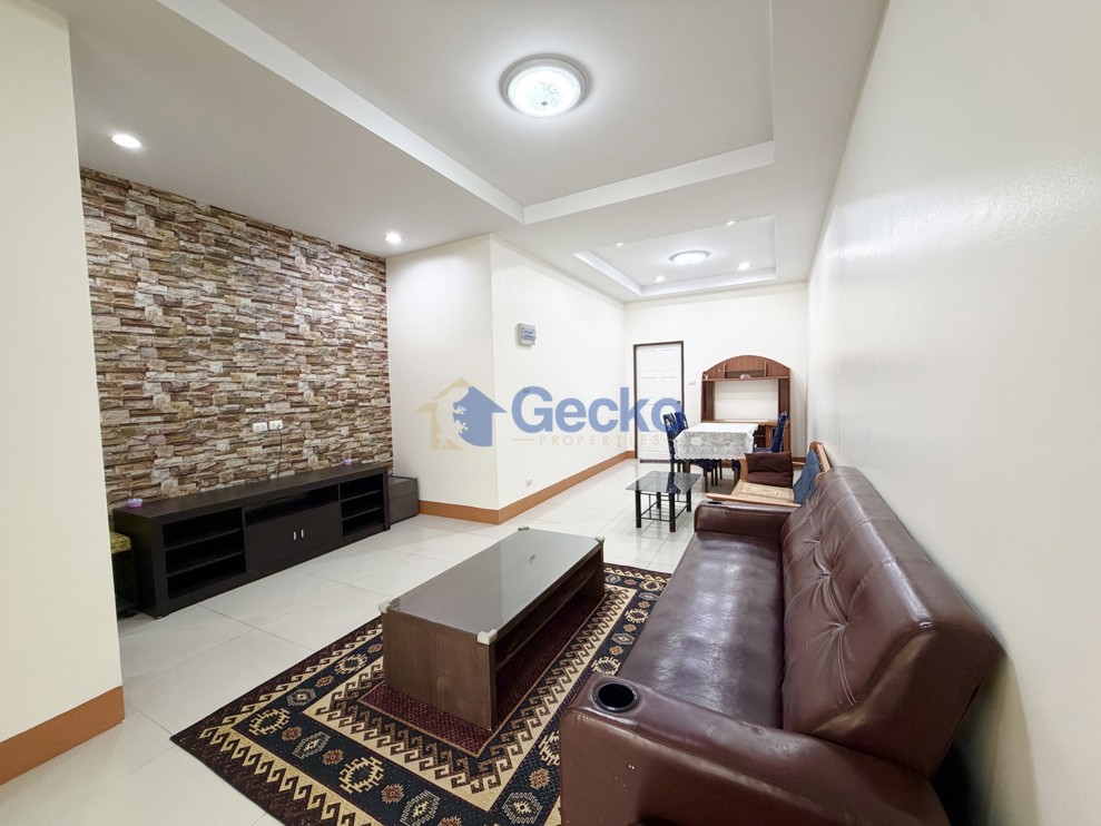 2 Bedrooms House in Chokchai Village 7  East Pattaya H013611 (Photo 4)