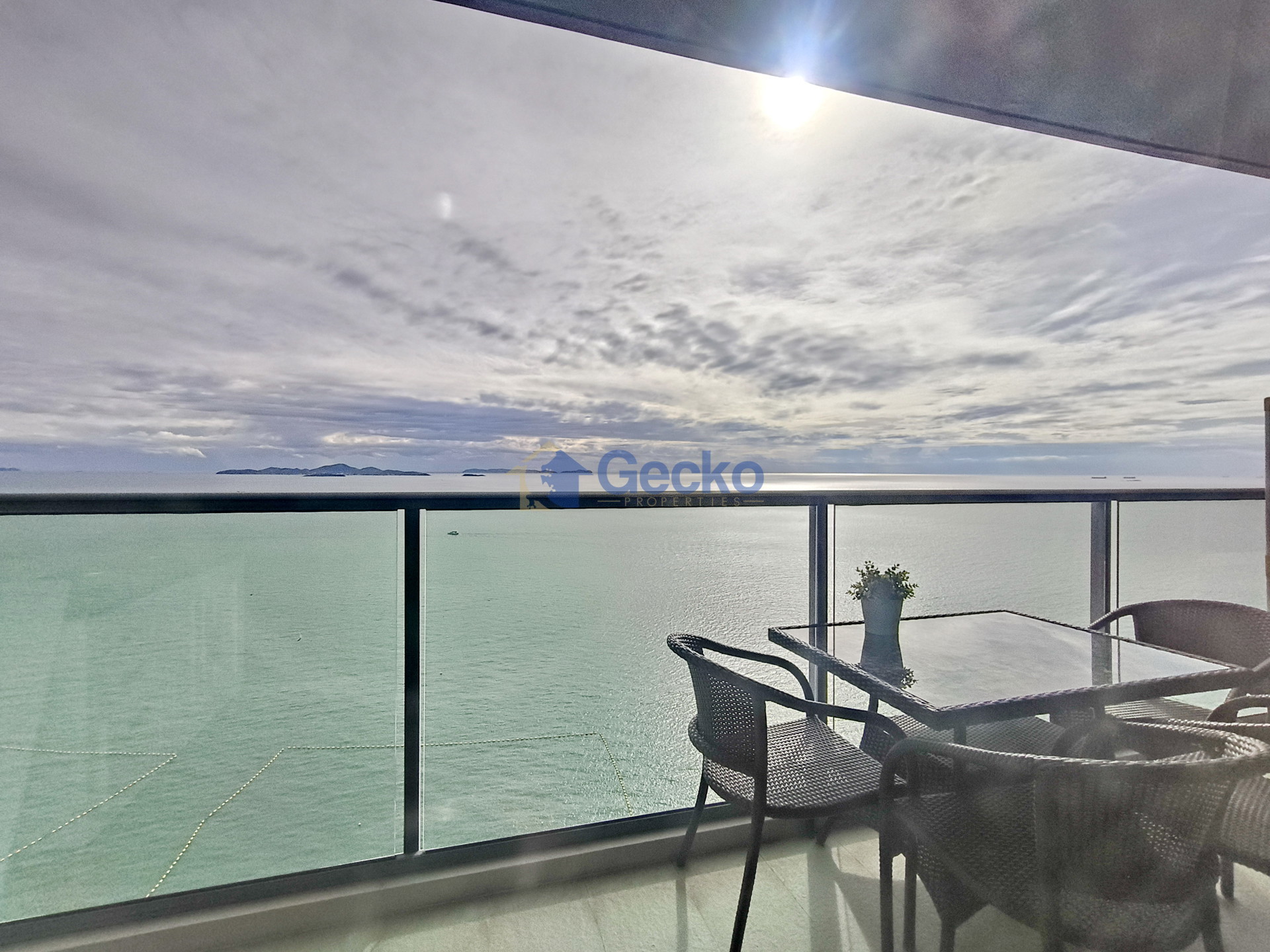 2 Bedrooms Condo in The Zire Wongamat C013615