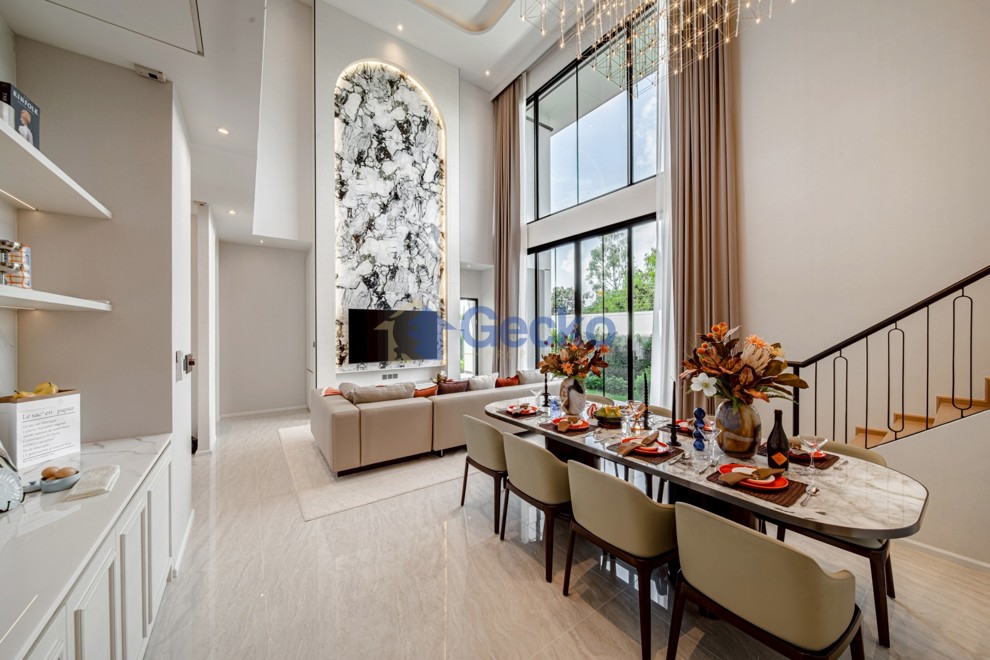 4 Bedrooms House in Chieftain  East Pattaya H013616 (Photo 1)