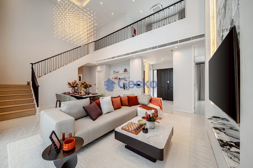 4 Bedrooms House in Chieftain  East Pattaya H013616 (Photo 2)