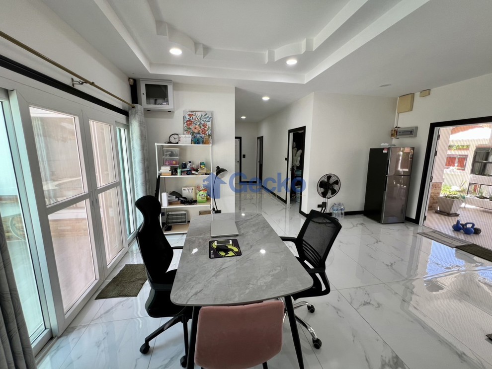 4 Bedrooms House in Baan Suay Mai Ngam Village  East Pattaya H013618 (Photo 2)