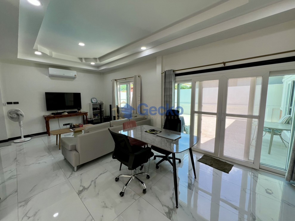 4 Bedrooms House in Baan Suay Mai Ngam Village  East Pattaya H013618 (Photo 3)
