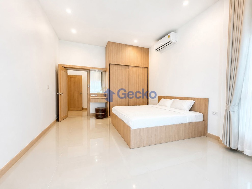 3 Bedrooms House  East Pattaya H013622 (Photo 3)