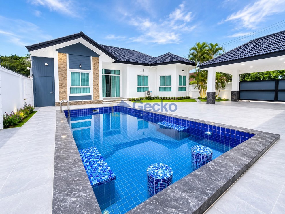3 Bedrooms House  East Pattaya H013622 (Cover Photo)
