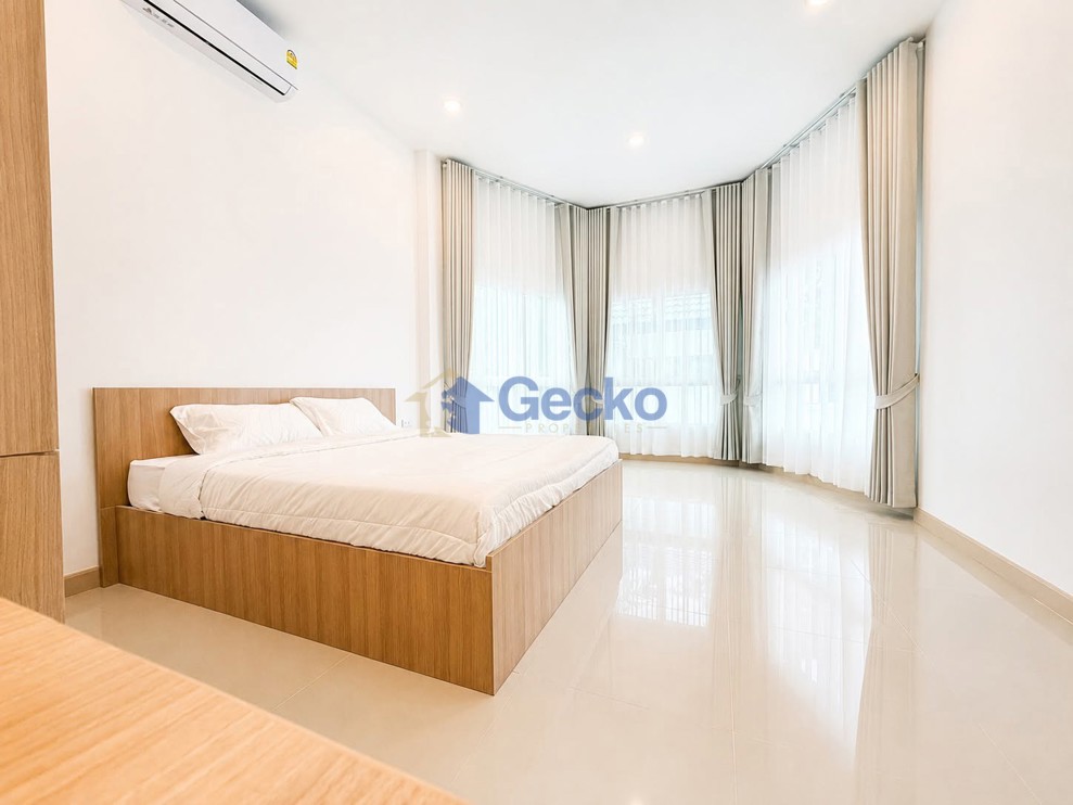 3 Bedrooms House  East Pattaya H013622 (Photo 4)