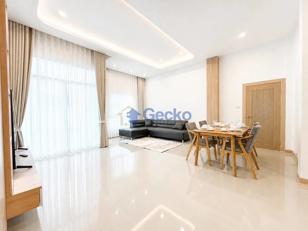 3 Bedrooms House  East Pattaya H013622 (Photo 2)