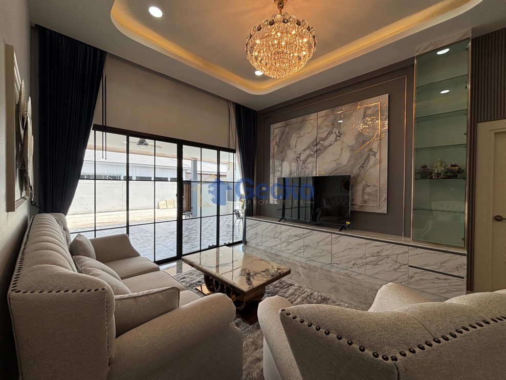 4 Bedrooms House  East Pattaya H013629 (Photo 3)