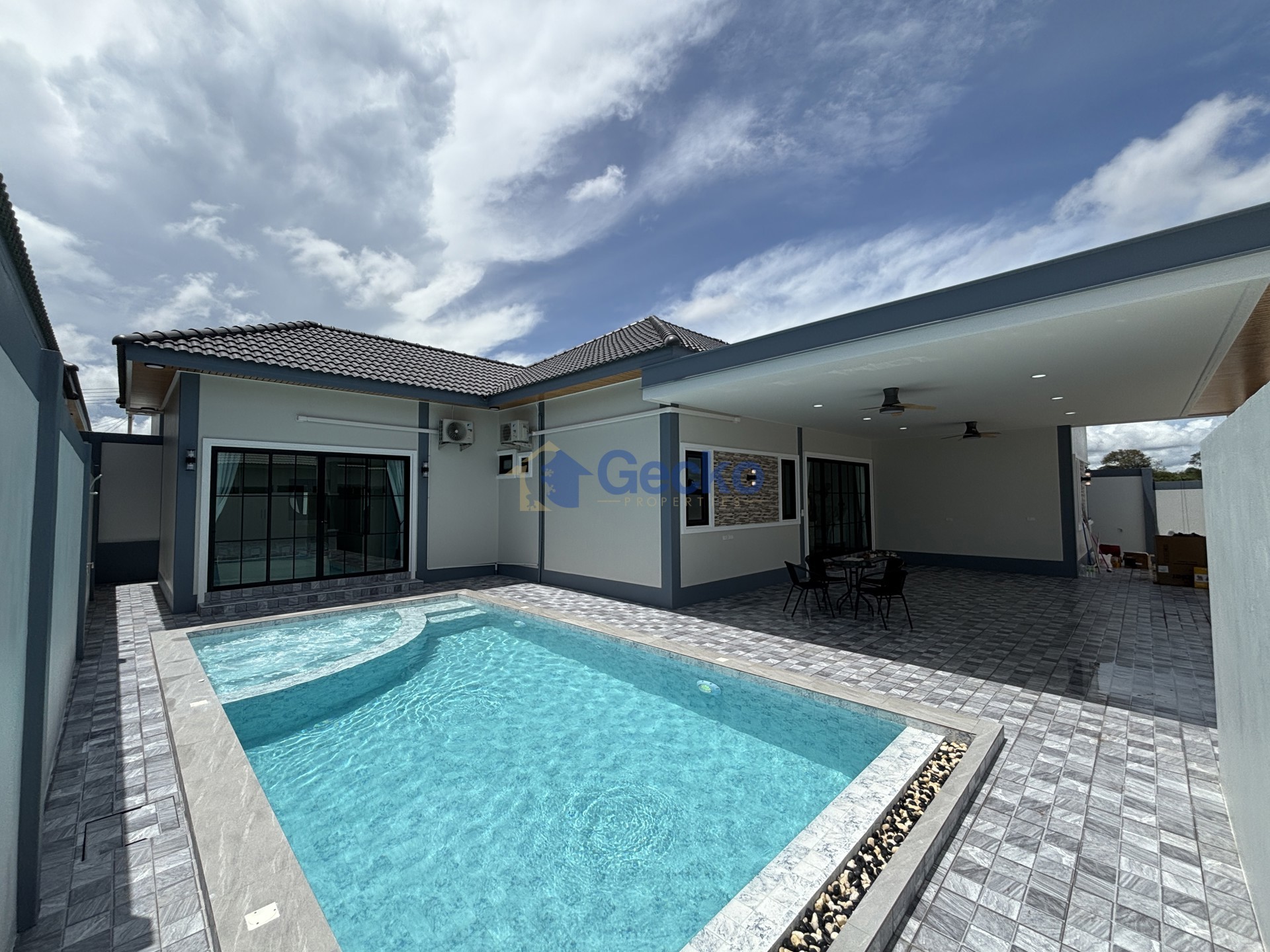 4 Bedrooms House  East Pattaya H013629