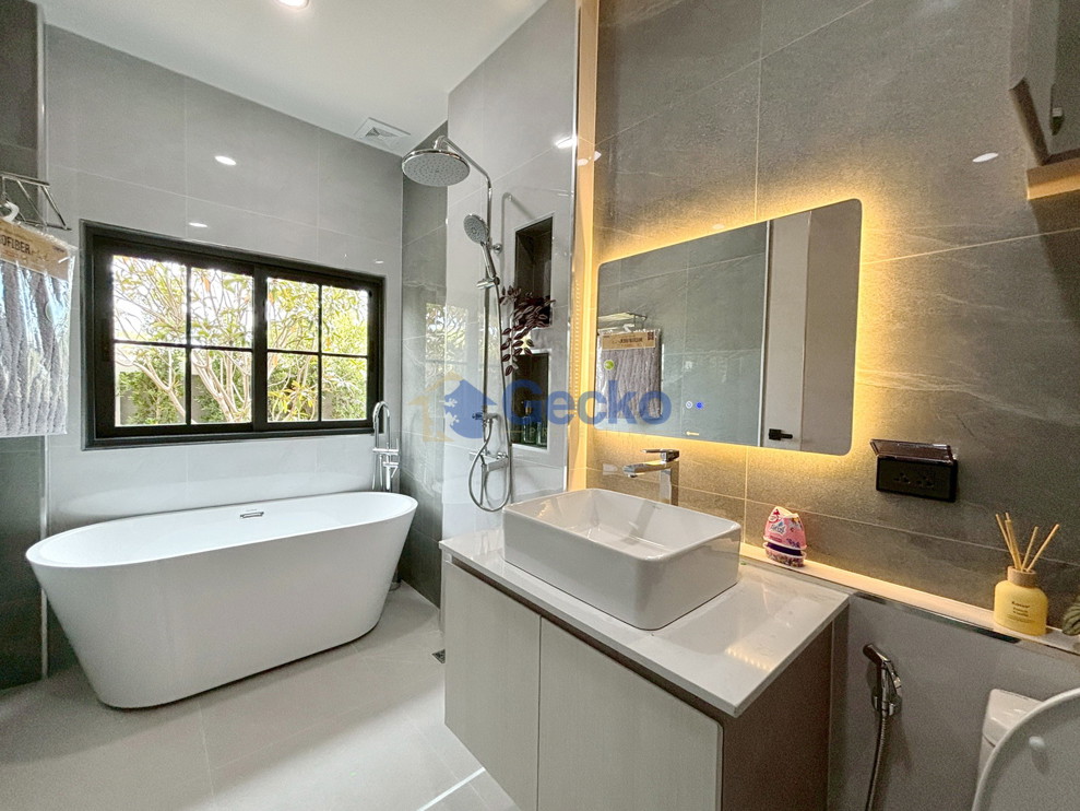 2 Bedrooms House  East Pattaya H013630 (Photo 1)
