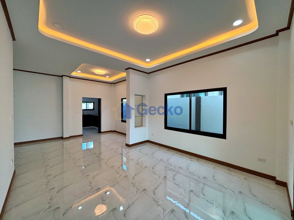 3 Bedrooms House  East Pattaya H013631 (Photo 2)