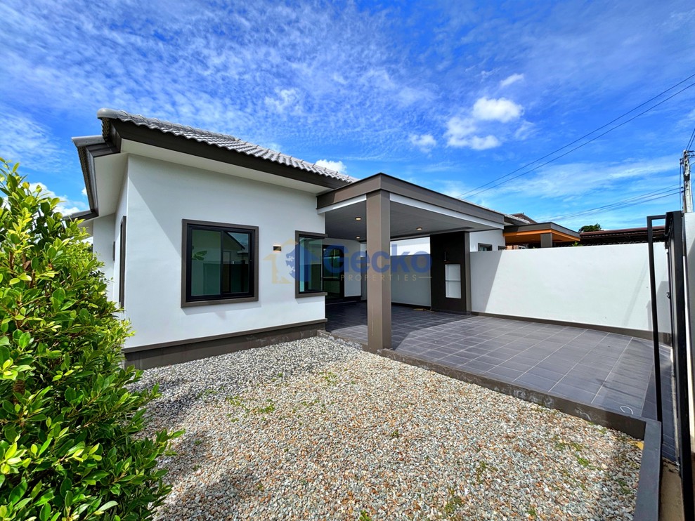 3 Bedrooms House  East Pattaya H013631 (Photo 1)