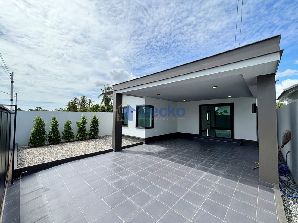 3 Bedrooms House  East Pattaya H013631 (Cover Photo)