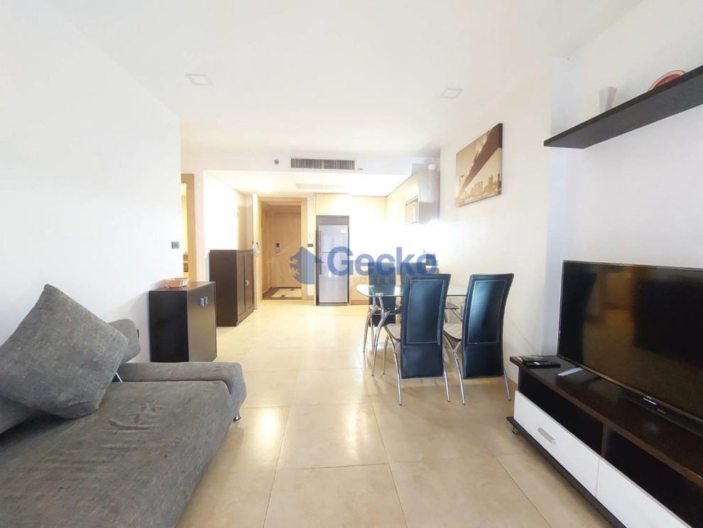 1 Bedroom Condo in The Cliff Pratumnak C010124 (Photo 1)