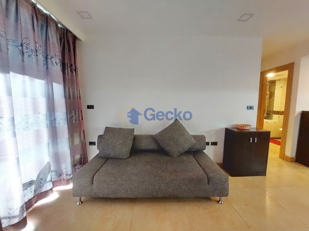 1 Bedroom Condo in The Cliff Pratumnak C010124 (Photo 3)