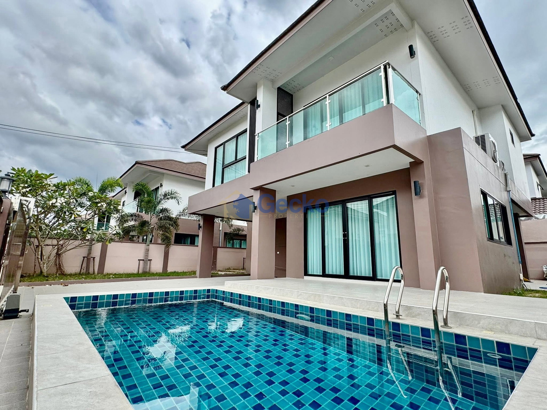 4 Bedrooms House in The Lake Huay Yai  Huay Yai H013635