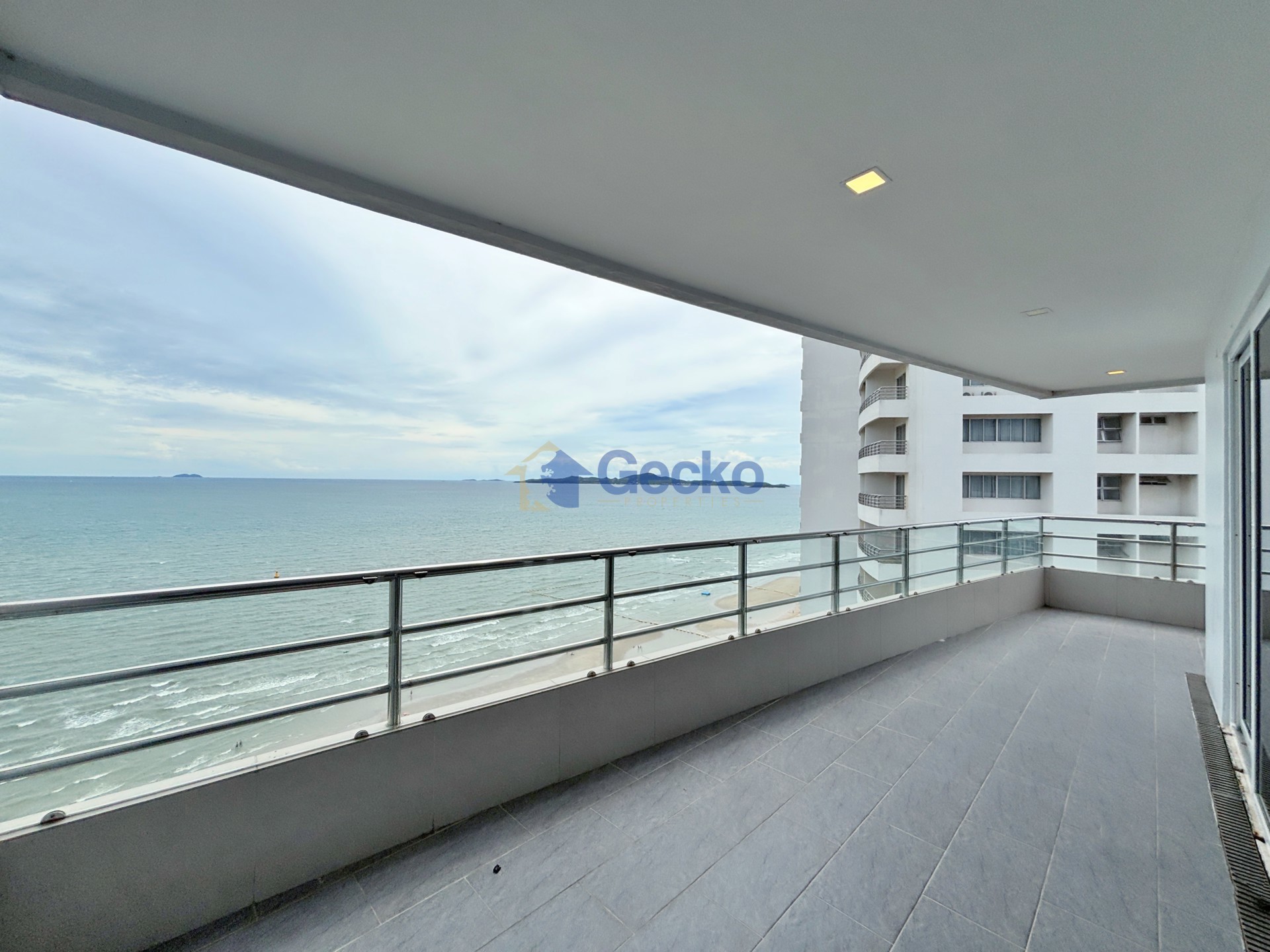 2 Bedrooms Condo in View Talay 3 Pratumnak C013637