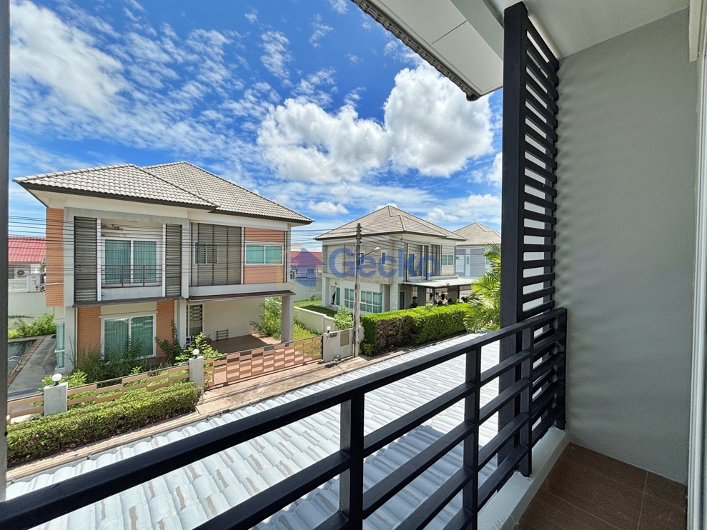 3 Bedrooms House in Patta Village  East Pattaya H013639 (Cover Photo)