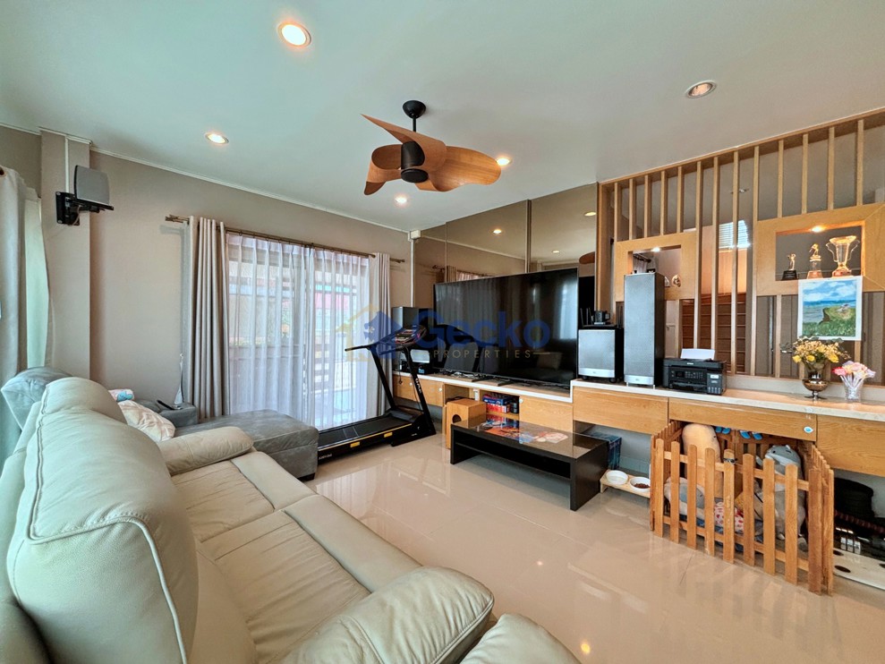 3 Bedrooms House in Patta Village  East Pattaya H013639 (Photo 3)