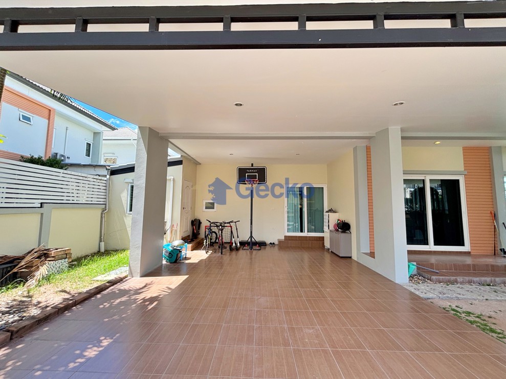 3 Bedrooms House in Patta Village  East Pattaya H013639 (Photo 1)