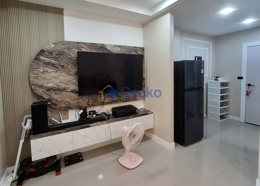 Studio Condo in Pattaya Plaza Condotel Central Pattaya C013640 (Photo 3)