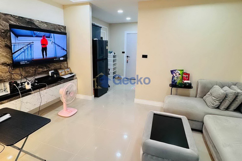 Studio Condo in Pattaya Plaza Condotel Central Pattaya C013640 (Photo 4)