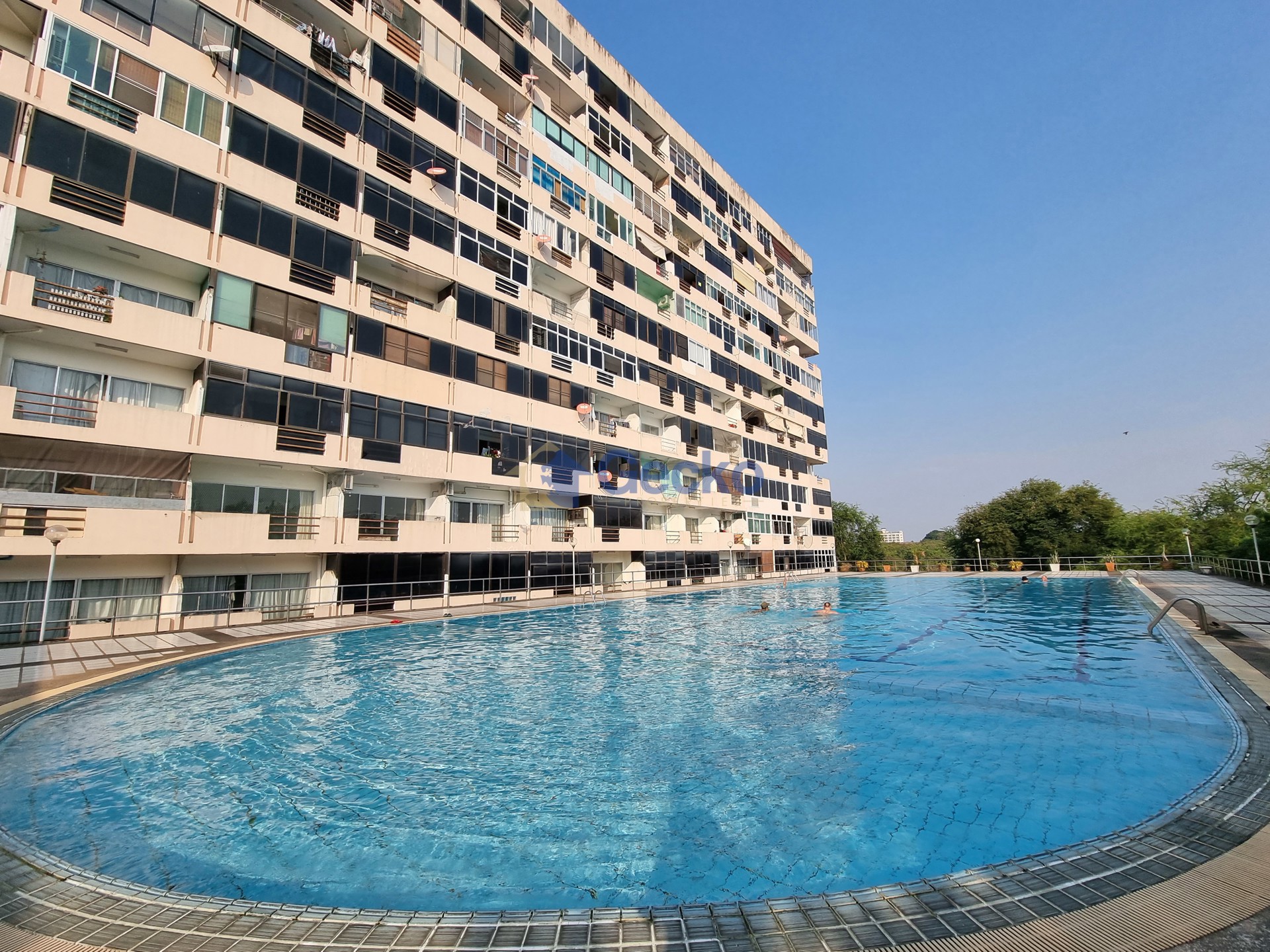 Studio Condo in Pattaya Plaza Condotel Central Pattaya C013640