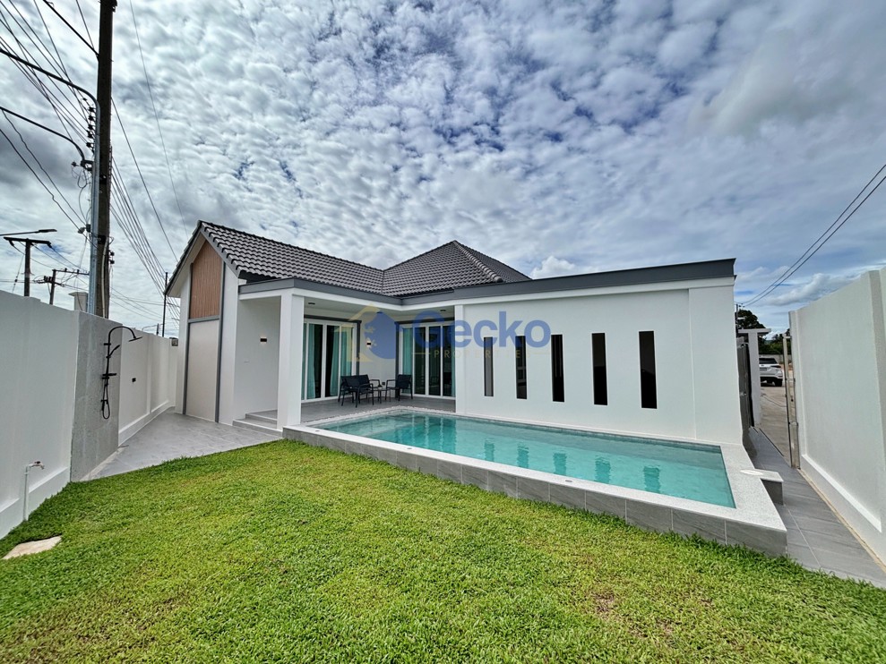 3 Bedrooms House in East Pattaya H012972 (Cover Photo)