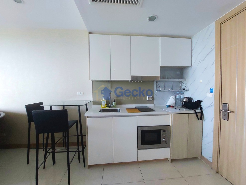 1 Bedroom Condo in The Riviera Wong Amat Beach Wongamat C013644 (Photo 4)