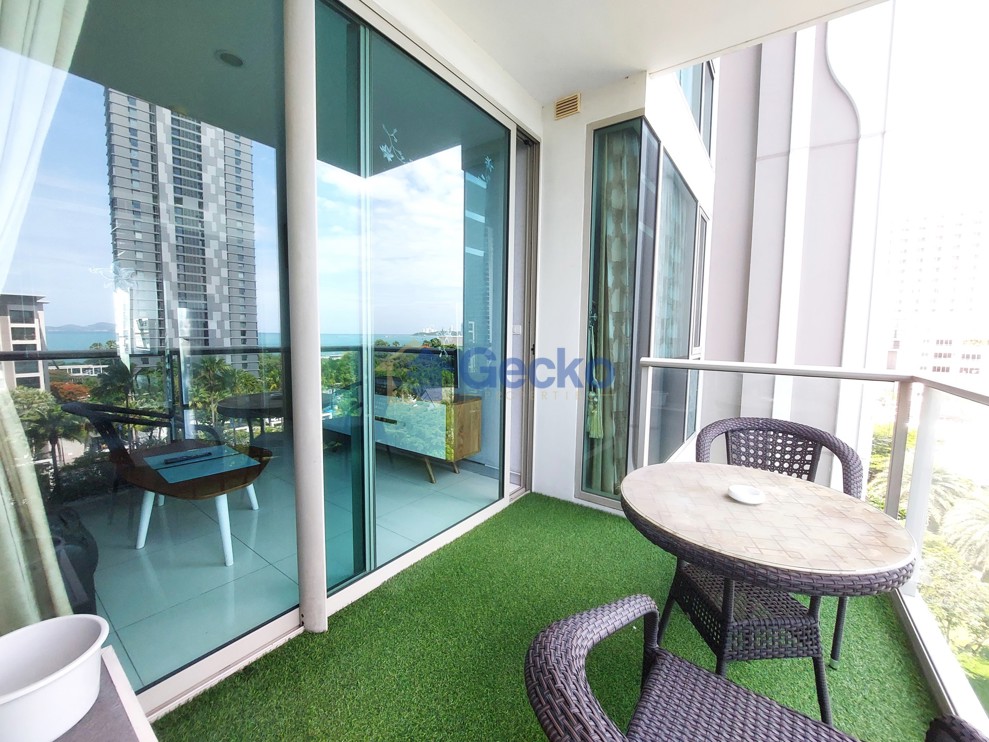 1 Bedroom Condo in The Riviera Wong Amat Beach Wongamat C013644 (Photo 2)