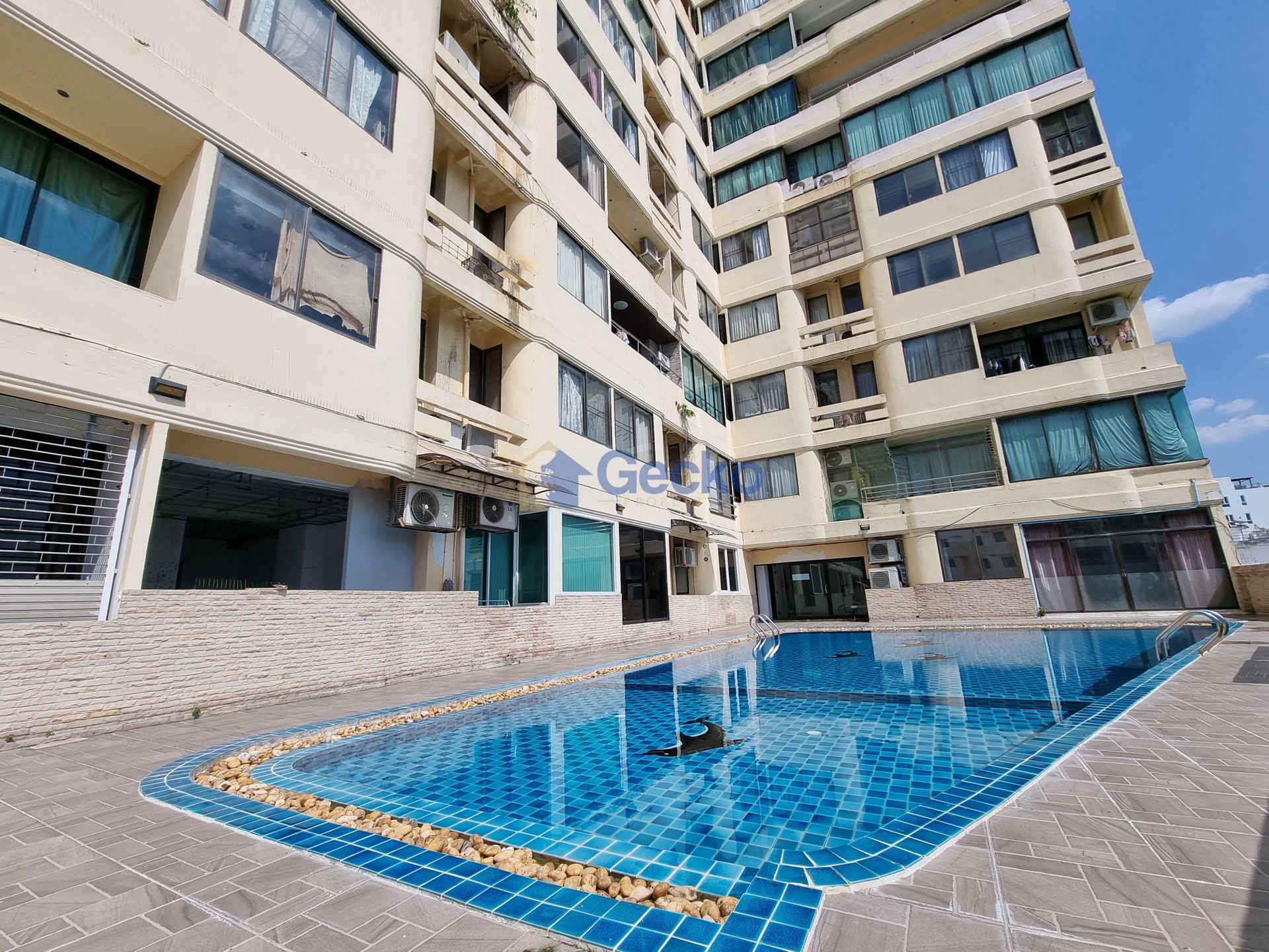 Studio Condo in Thep Thip Mansion Pratumnak C013645