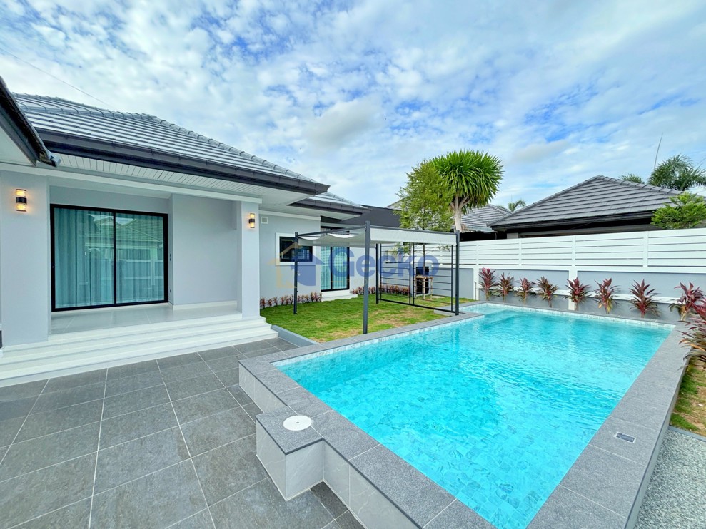 3 Bedrooms House in Ponthep 2  East Pattaya H013652 (Photo 2)
