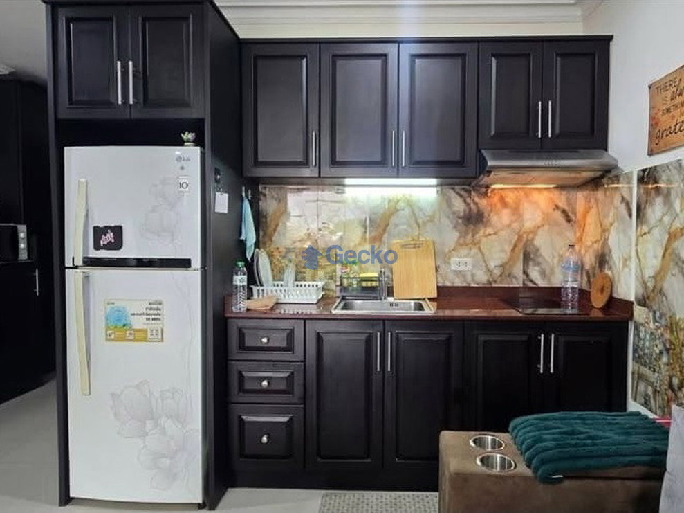 Studio Condo in Platinum Suites Jomtien C013653 (Photo 4)