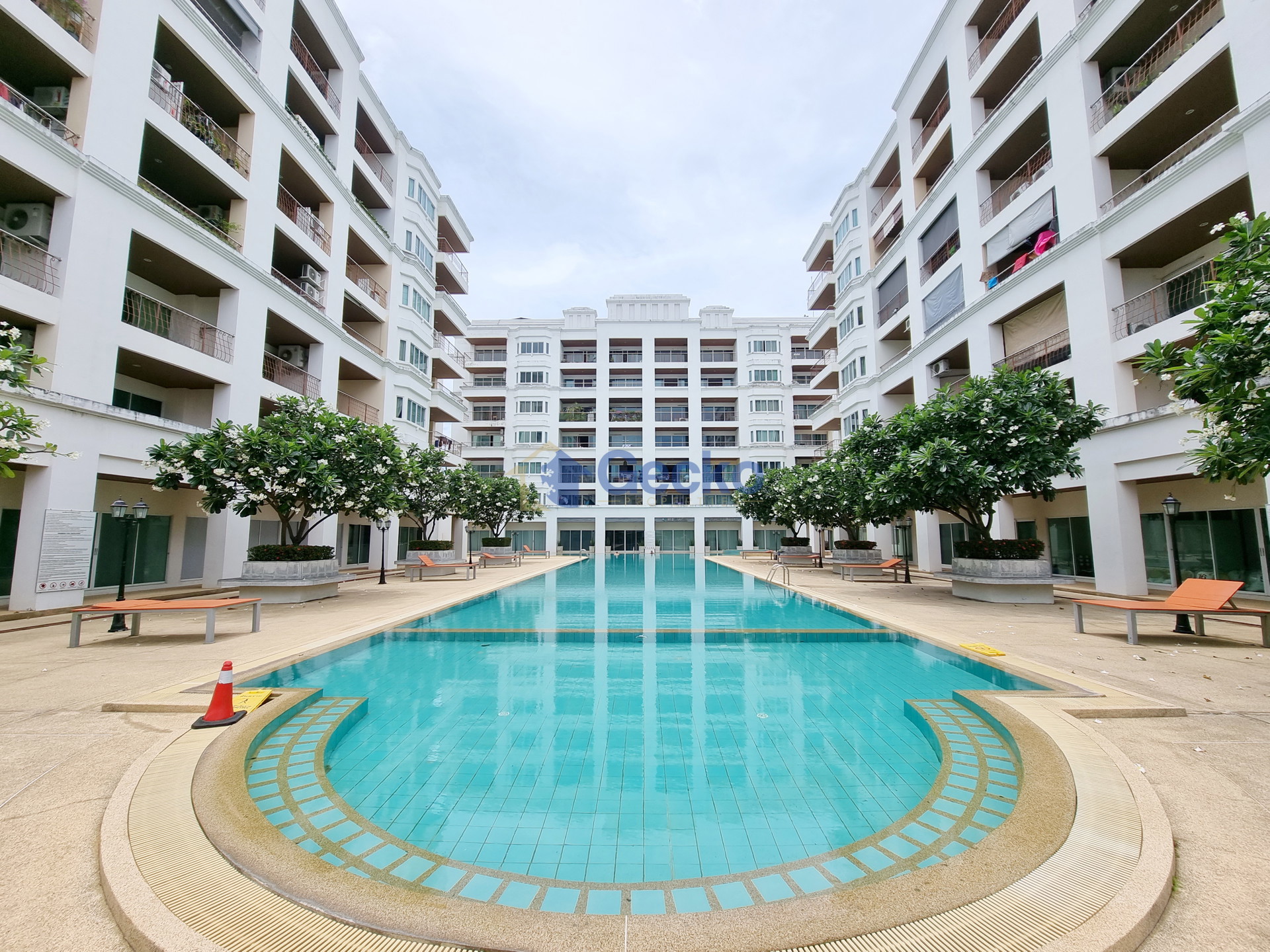 Studio Condo in Platinum Suites Jomtien C013653