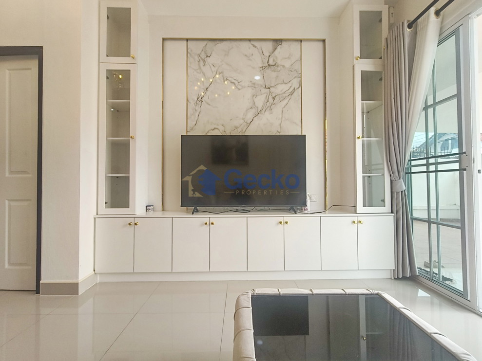 3 Bedrooms House in Eakmongkol 2-1  East Pattaya H013654 (Photo 3)