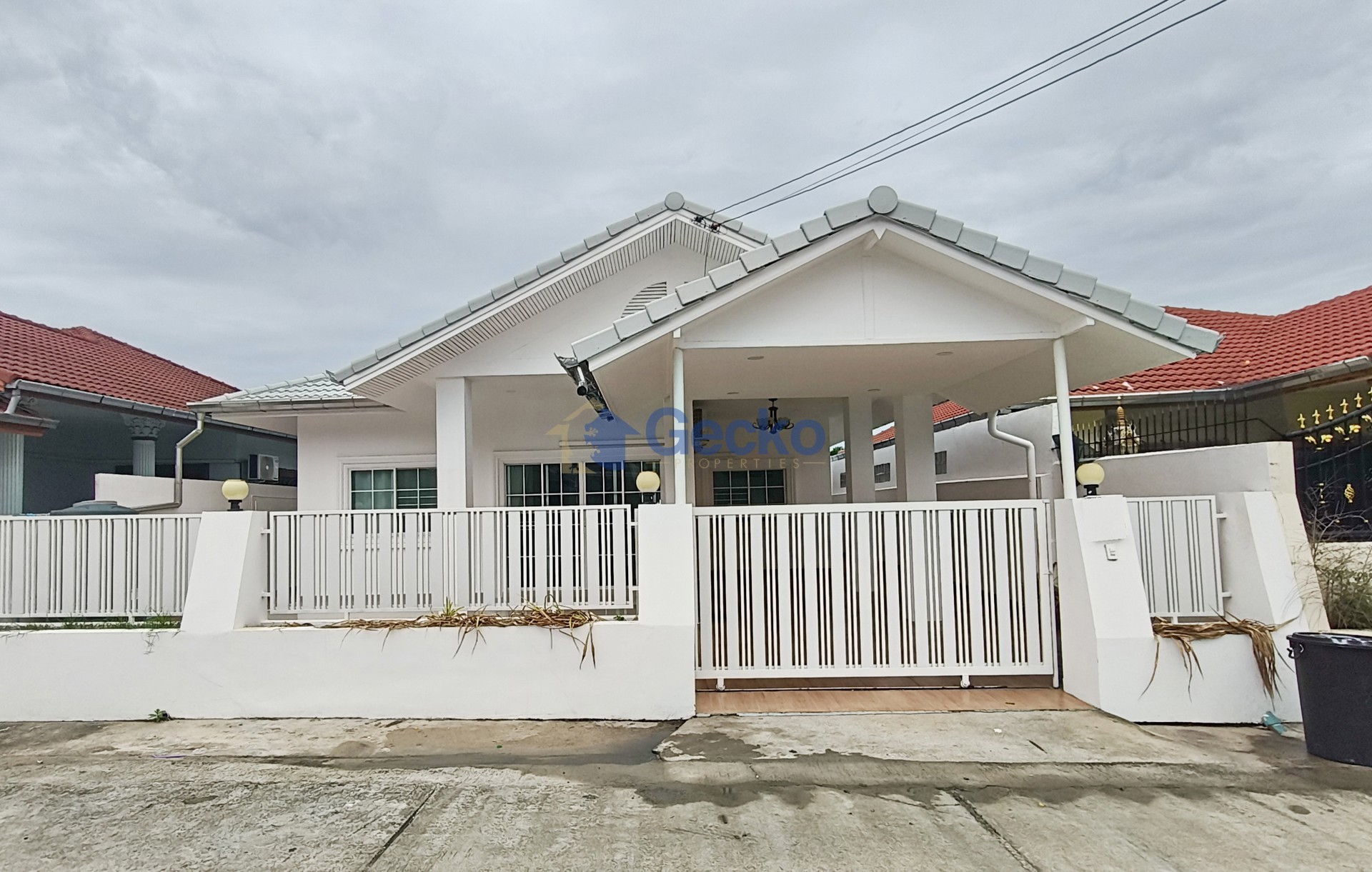3 Bedrooms House in Eakmongkol 2-1  East Pattaya H013654