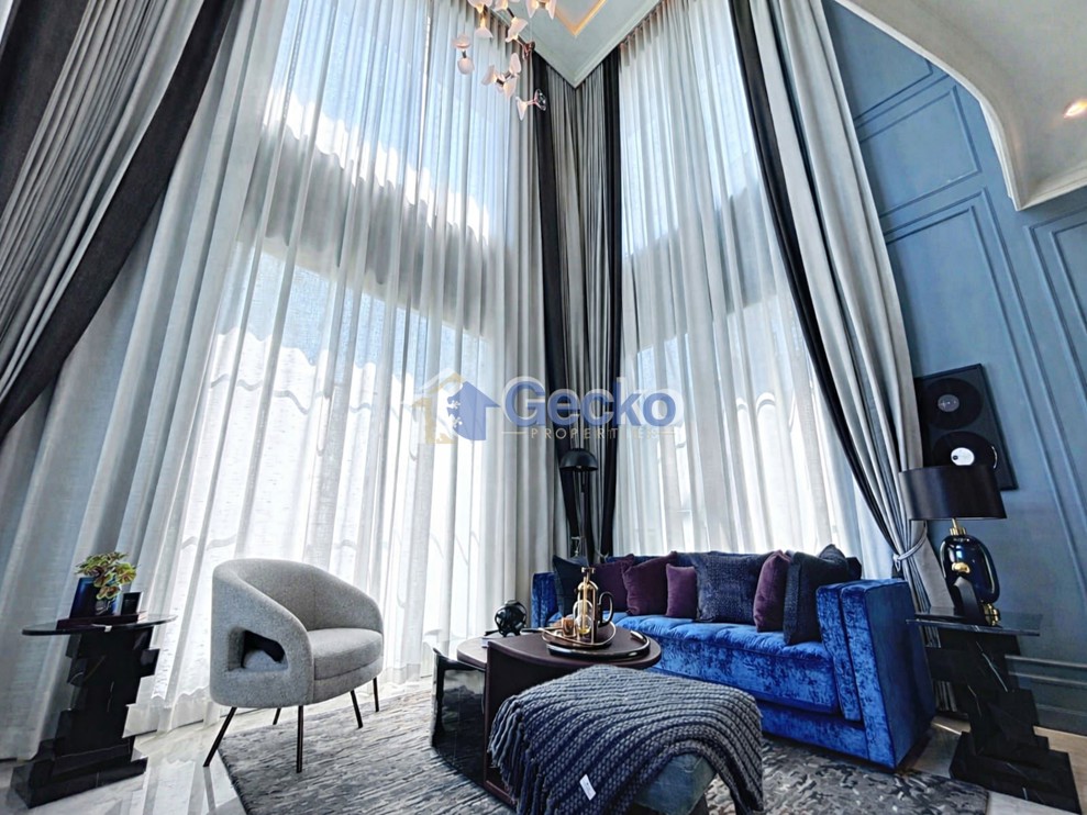 4 Bedrooms House in REKHA Pattaya - Motorway  East Pattaya H012906 (Photo 4)