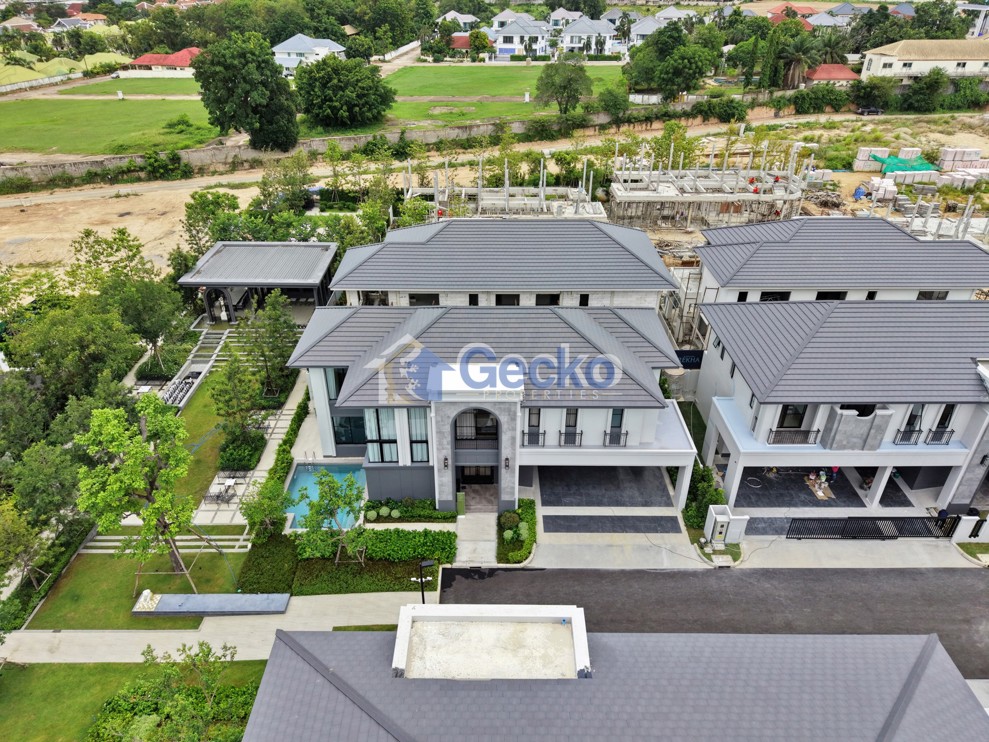 4 Bedrooms House in REKHA Pattaya - Motorway  East Pattaya H012906 (Photo 3)