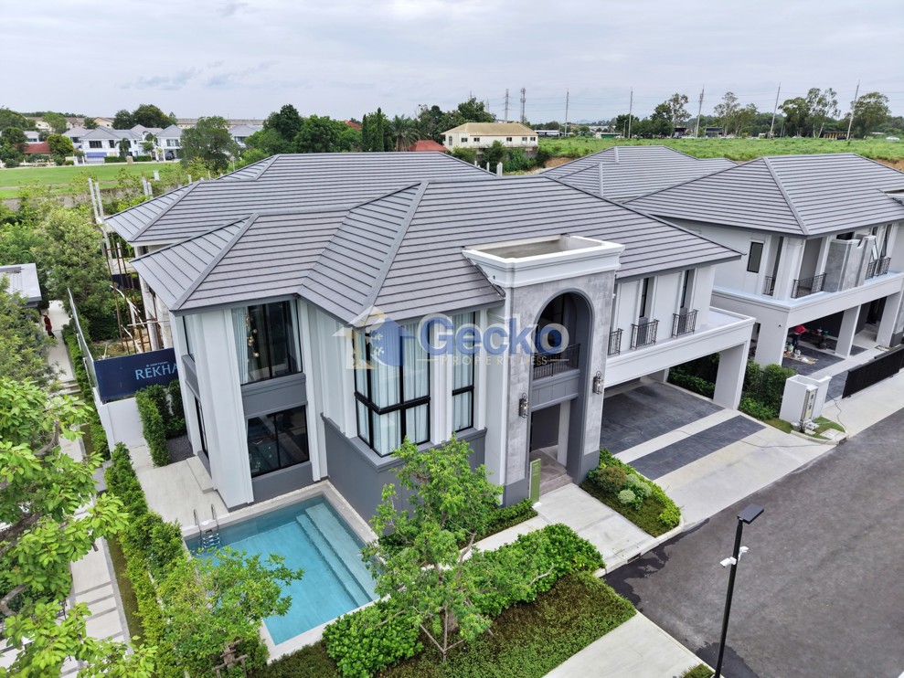 4 Bedrooms House in REKHA Pattaya - Motorway  East Pattaya H012906 (Photo 2)