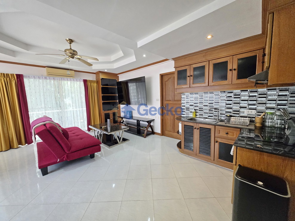 1 Bedroom Condo in Majestic Condominium Jomtien C013665 (Photo 2)