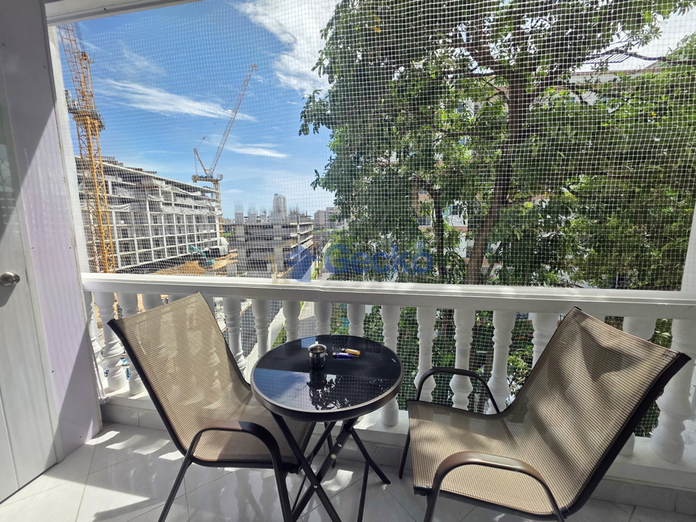 1 Bedroom Condo in Majestic Condominium Jomtien C013665 (Cover Photo)