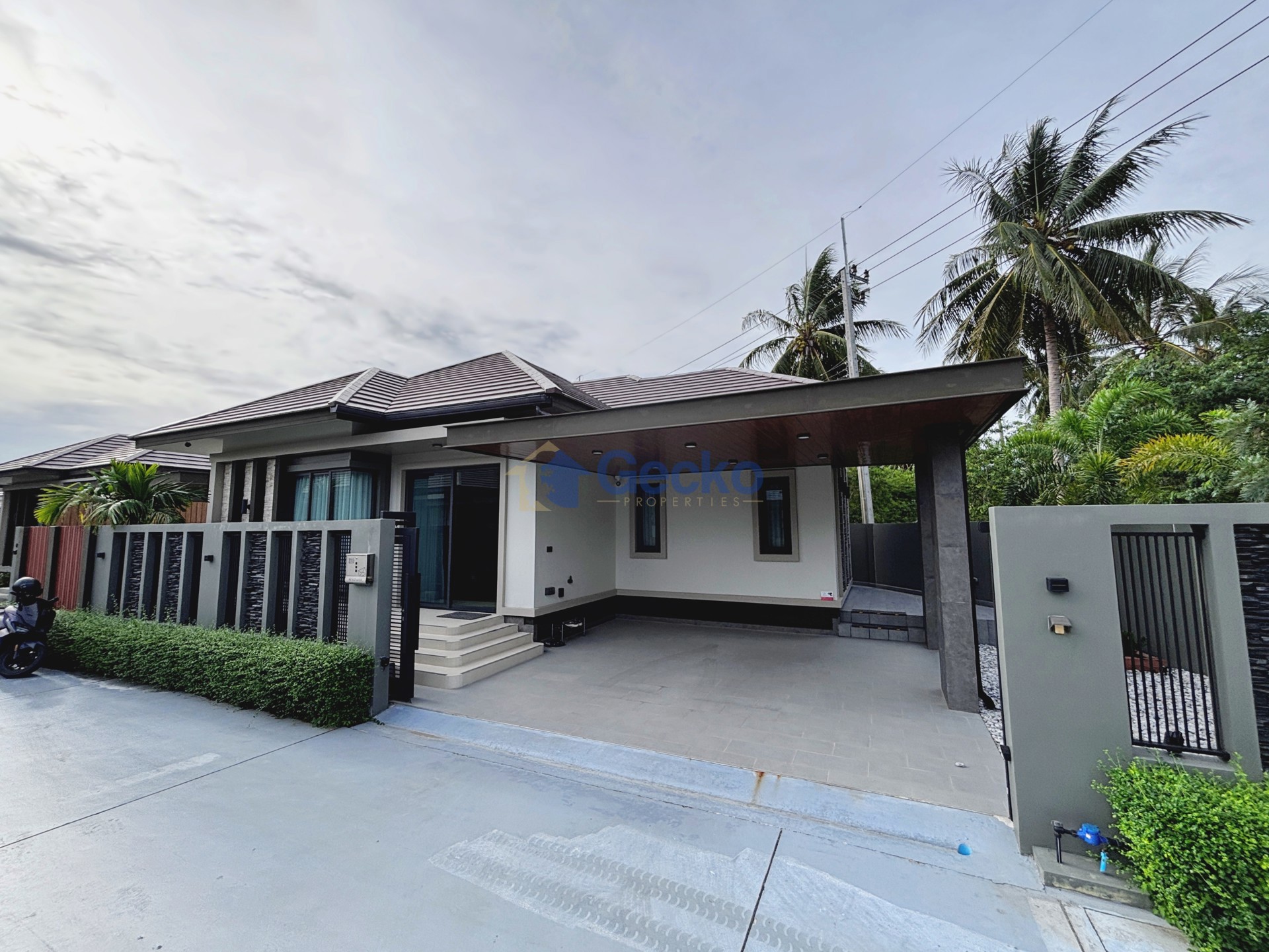 3 Bedrooms House  East Pattaya H013666