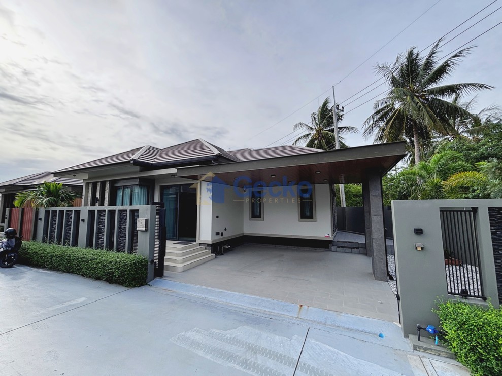 3 Bedrooms House  East Pattaya H013666 (Cover Photo)