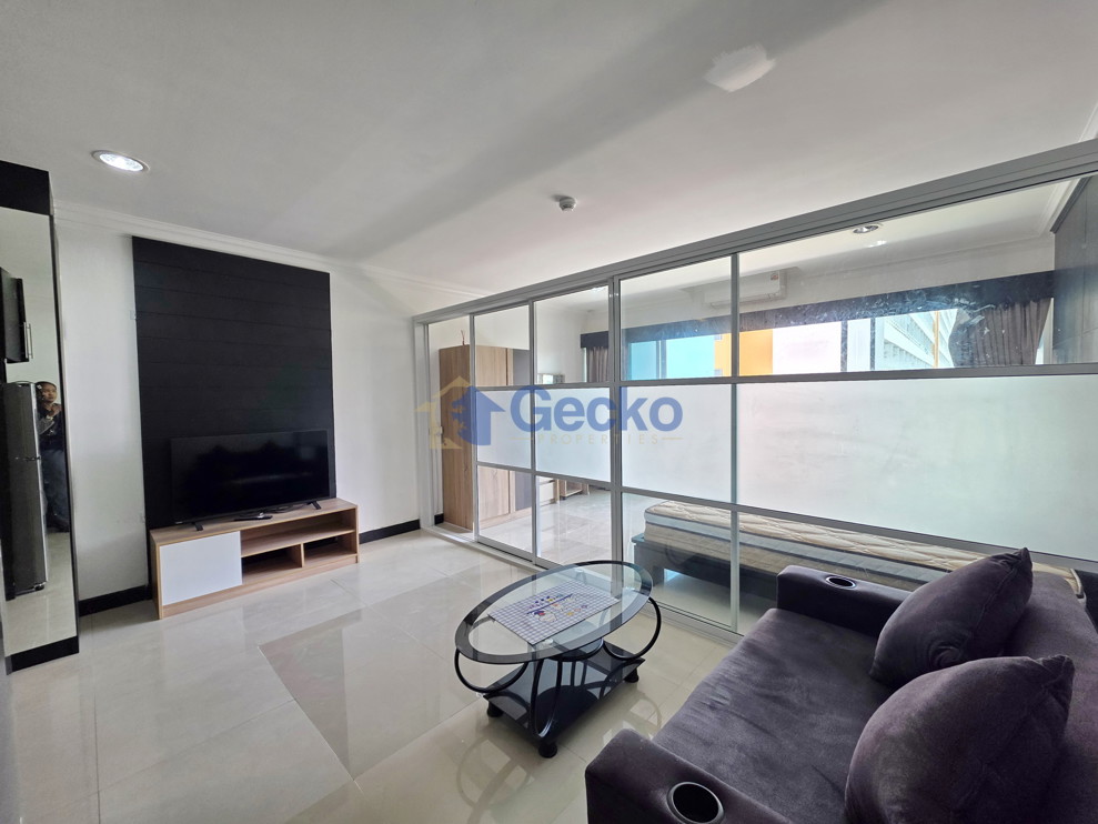 1 Bedroom Condo in Platinum Suites Jomtien C013667 (Photo 3)