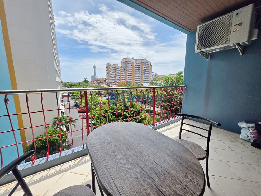1 Bedroom Condo in Platinum Suites Jomtien C013667 (Cover Photo)
