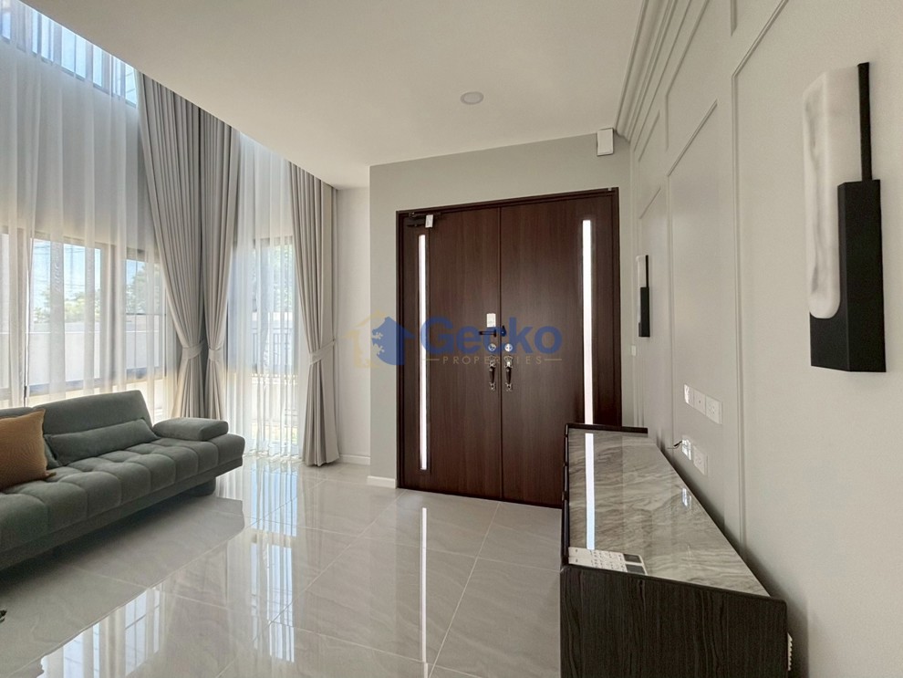 4 Bedrooms House in The Palm Grandio's  East Pattaya H013668 (Photo 4)