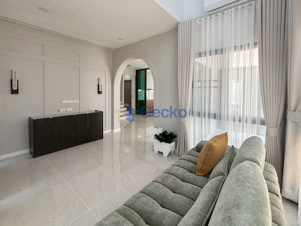 4 Bedrooms House in The Palm Grandio's  East Pattaya H013668 (Photo 1)