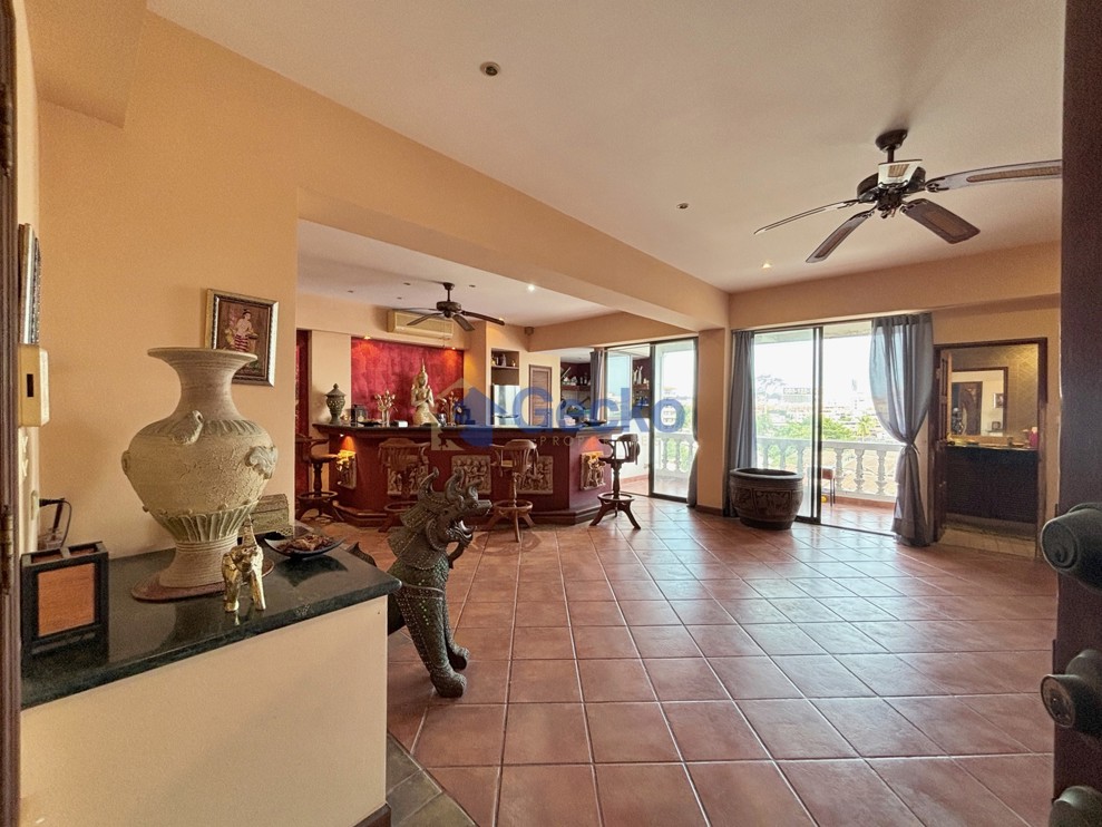 1 Bedroom Condo in 9 Karat Condominium  Central Pattaya C013671 (Photo 2)