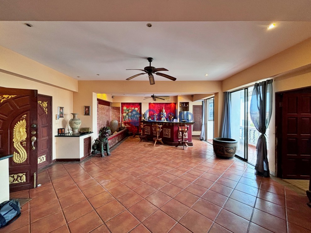 1 Bedroom Condo in 9 Karat Condominium  Central Pattaya C013671 (Photo 3)