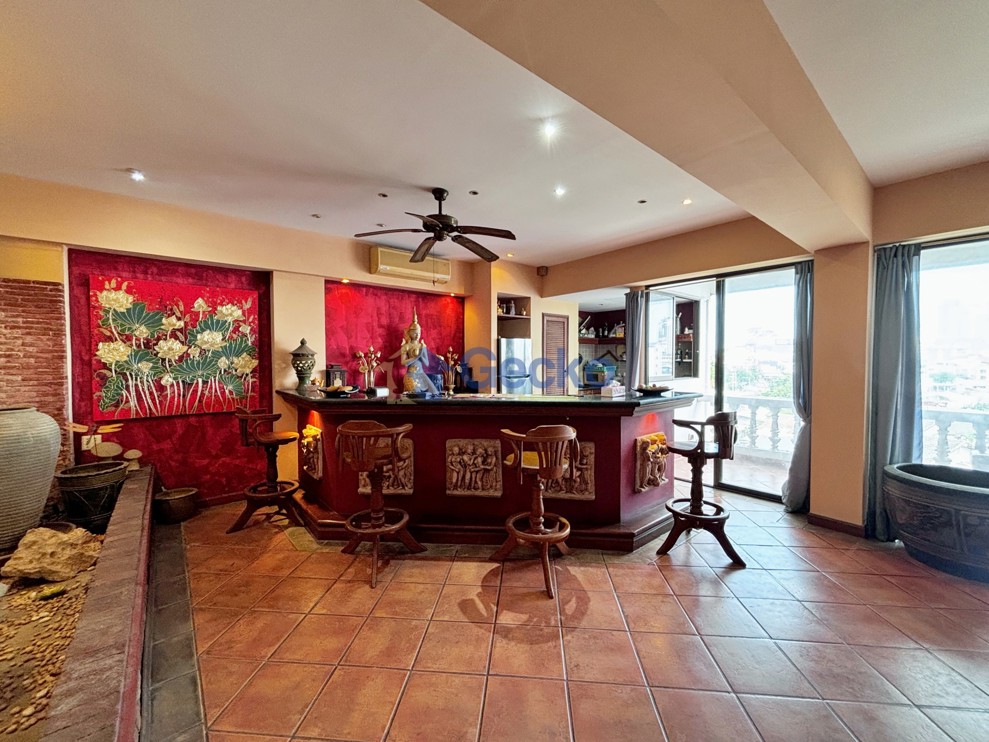 1 Bedroom Condo in 9 Karat Condominium  Central Pattaya C013671 (Photo 4)